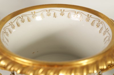 Lot 49 - AN EARLY 19TH CENTURY FLIGHT BARR & BARR, WORCESTER PORCELAIN TWO HANDLED URN SHAPED VASE