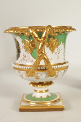 Lot 49 - AN EARLY 19TH CENTURY FLIGHT BARR & BARR, WORCESTER PORCELAIN TWO HANDLED URN SHAPED VASE