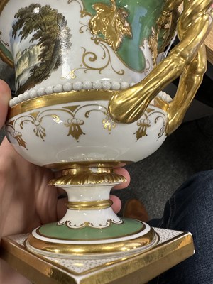 Lot 49 - AN EARLY 19TH CENTURY FLIGHT BARR & BARR, WORCESTER PORCELAIN TWO HANDLED URN SHAPED VASE