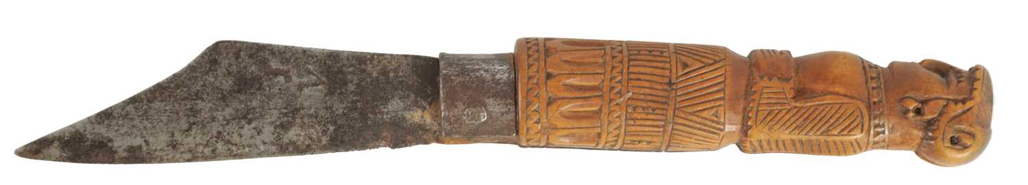Lot 374 - A RARE 17TH CENTURY CARVED FRUITWOOD POCKET KNIFE