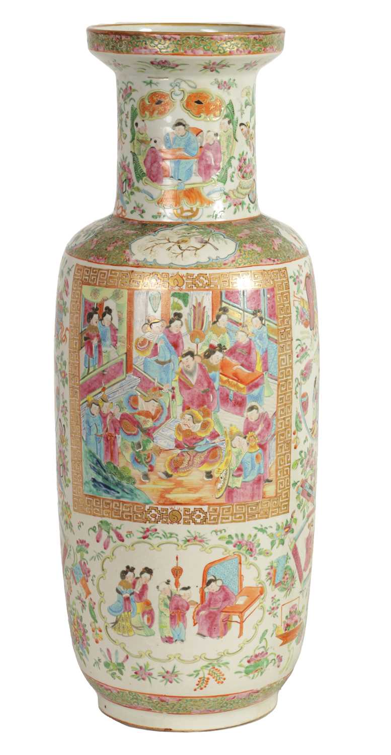 Lot 208 - A LARGE 19TH CENTURY CHINESE CANTON FAMILLE ROSE PORCELAIN VASE