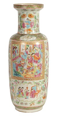 Lot 208 - A LARGE 19TH CENTURY CHINESE CANTON FAMILLE ROSE PORCELAIN VASE