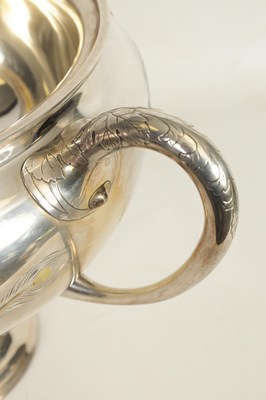 Lot 130 - A FINE AND LARGE JAPANESE SILVER AND MIXED METAL BOWL BY AMETANI YUMIN