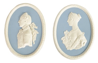 Lot 89 - A PAIR OF 20TH CENTURY WEDGWOOD PORTRAIT WALL PLAQUES