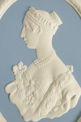 Lot 89 - A PAIR OF 20TH CENTURY WEDGWOOD PORTRAIT WALL PLAQUES