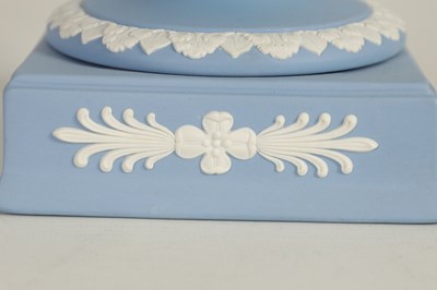 Lot 78 - A WEDGWOOD JASPERWARE CAMPANA SHAPED VASE AND COVER
