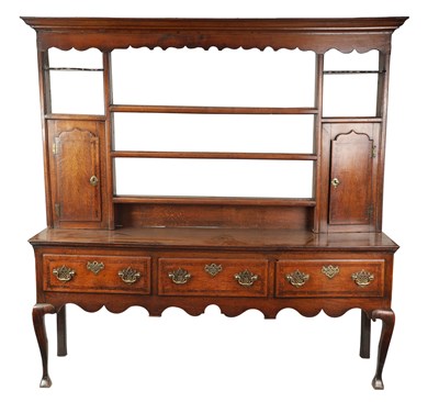 Lot 922 - A GOOD GEORGE III OAK SHROPSHIRE DRESSER AND RACK OF FINE COLOUR AND PATINA