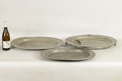 Lot 443 - A SELECTION OF 22 18TH AND 19TH CENTURY OVAL AND CIRCULAR PEWTER DISHES/MEAT PLATES