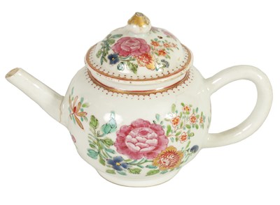 Lot 136 - AN 18TH CENTURY CHINESE FAMILLE ROSE TEAPOT