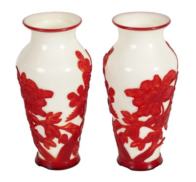 Lot 267 - A GOOD PAIR OF LATE 19TH CENTURY CHINESE PEKING CAMEO GLASS VASES