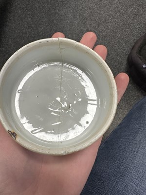 Lot 162 - AN 18TH CENTURY CHINESE BLUE AND WHITE GINGER JAR AND COVER