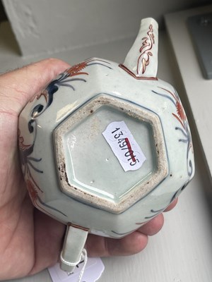 Lot 111 - A 18TH CENTURY CHINESE IMARI SMALL TEAPOT AND COVER