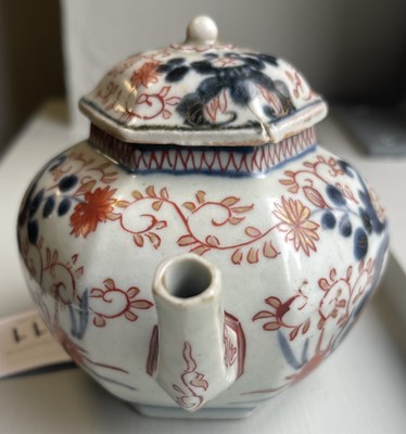 Lot 111 - A 18TH CENTURY CHINESE IMARI SMALL TEAPOT AND COVER