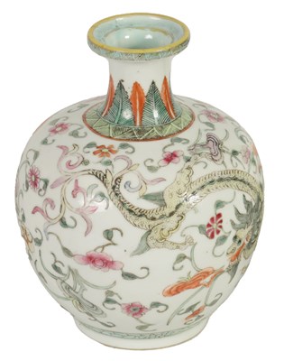 Lot 188 - A 19TH CENTURY CHINESE FAMILLE ROSE SHOULDERED VASE