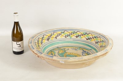 Lot 31 - AN EARLY SPANISH LEBRILLO CERAMIC CHARGER