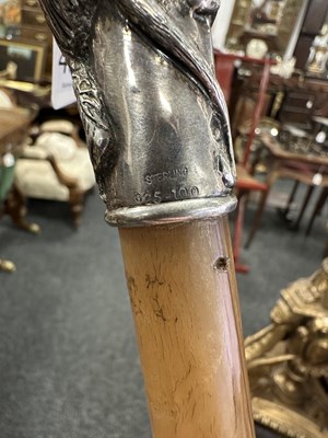 Lot 458 - A FINE LATE 19TH CENTURY ART NOUVEAU STYLE RHINOCEROS HORN SILVER MOUNTED WALKING CANE