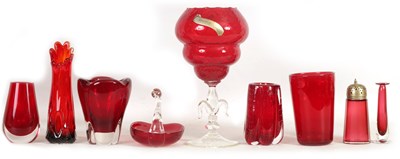 Lot 4 - A GROUP OF VENETIAN RUBY AND CLEAR GLASS VASES AND A SWIMMING SWAN DISH