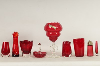Lot 4 - A GROUP OF VENETIAN RUBY AND CLEAR GLASS VASES AND A SWIMMING SWAN DISH