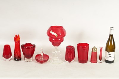 Lot 4 - A GROUP OF VENETIAN RUBY AND CLEAR GLASS VASES AND A SWIMMING SWAN DISH