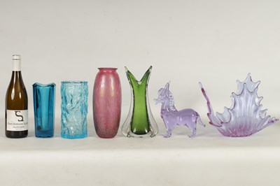 Lot 19 - A GROUP OF VINTAGE MURANO AND ART GLASS VASES AND SCULPTURES