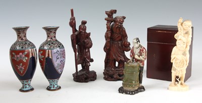 Lot 133 - A SELECTION OF JAPANESE ITEMS to include a...