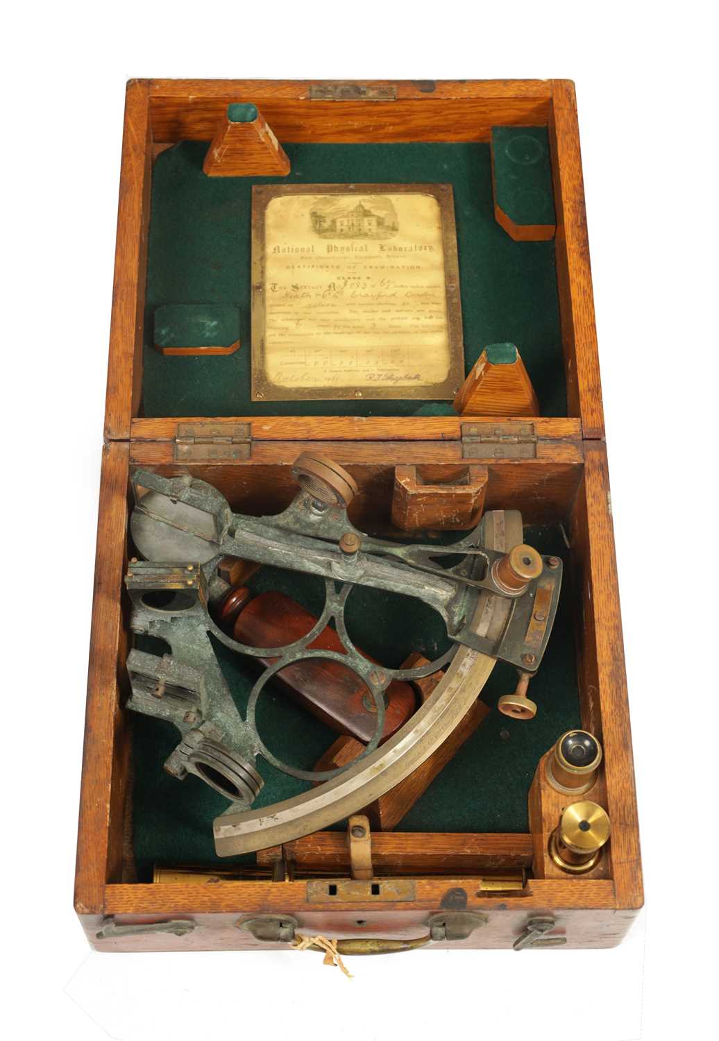 Lot 404 - HEATH & CO. LONDON. A LATE 19TH CENTURY BRASS FRAMED SEXTANT IN ORIGINAL MAHOGANY BOX