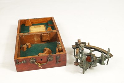 Lot 404 - HEATH & CO. LONDON. A LATE 19TH CENTURY BRASS FRAMED SEXTANT IN ORIGINAL MAHOGANY BOX