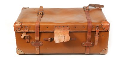 Lot 1096 - A LARGE EARLY 20TH CENTURY LEATHER TRUNK