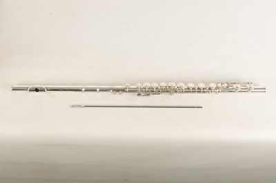 Lot 734 - FLUTE MAKERS GUILD NO 1. A SILVER FLUTE MADE BY MAKER EWEN MCDOUGALL