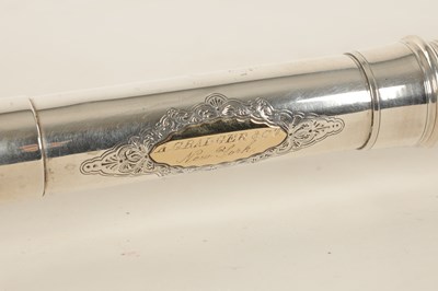 Lot 730 - ALFRED G BADGER, NEW YORK. A SOLID SILVER FLUTE WITH GOLD NAME-PLATE