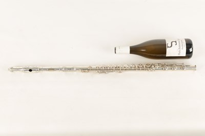 Lot 730 - ALFRED G BADGER, NEW YORK. A SOLID SILVER FLUTE WITH GOLD NAME-PLATE