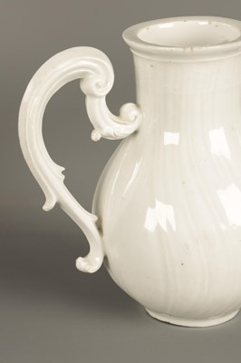 Lot 98 - A 19TH CENTURY MEISSEN STYLE WHITE PORCELAIN COFFEE POT