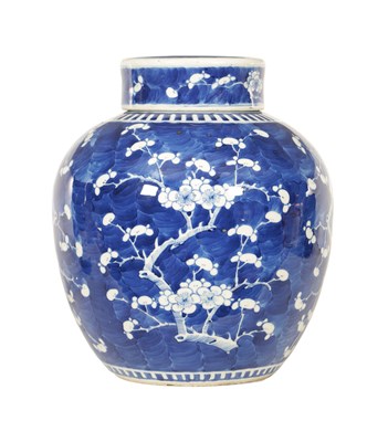 Lot 130 - A 19TH CENTURY CHINESE BLUE AND WHITE PORCELAIN GINGER JAR AND COVER