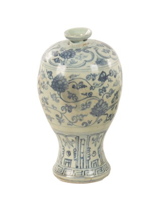 Lot 155 - A CHINESE MING BLUE AND WHITE PORCELAIN VASE