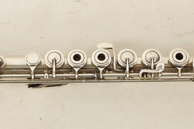 Lot 739 - A FLUTE MAKERS' GUILD HANDMADE SOLID SILVER FLUTE