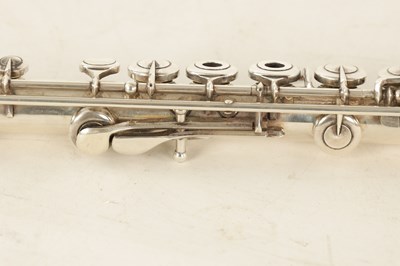 Lot 739 - A FLUTE MAKERS' GUILD HANDMADE SOLID SILVER FLUTE