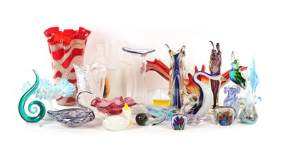 Lot 6 - A LARGE COLLECTION OF 20TH CENTURY CONTINENTAL GLASSWARE INCLUDING THREE MURANO