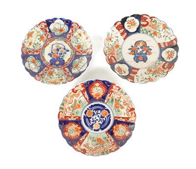 Lot 128 - A GROUP OF THREE LATE 19TH CENTURY IMARI SHALLOW DISHES