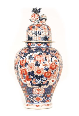 Lot 185 - A 19TH CENTURY IMARI VASE AND COVER OF LARGE SIZE