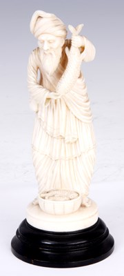 Lot 171 - AN EARLY 20TH CENTURY ORIENTAL CARVED IVORY...