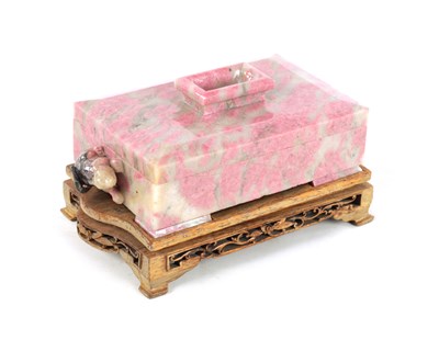 Lot 242 - A LATE 19TH CENTURY CHINESE CARVED RHODONITE LIDDED BOX