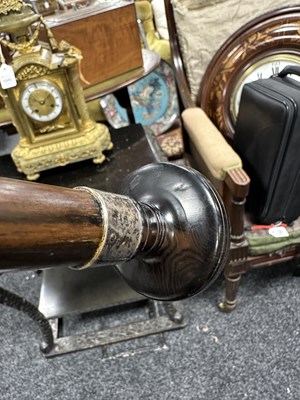 Lot 572 - A 19TH CENTURY CARVED EBONY AND CALAMANDA WALKING CANE