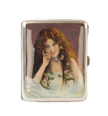 Lot 415 - AN EARLY 20TH CENTURY CONTINENTAL BOWED PLAIN SILVER AND ENAMEL CIGARETTE CASE