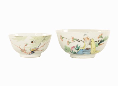 Lot 175 - TWO MATCHING EARLY 20TH CENTURY CHINESE CANTON BOWLS