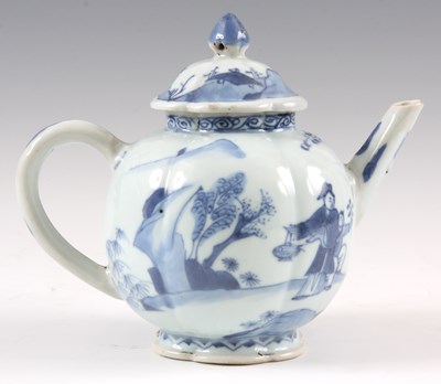 Lot 184 - AN 18TH CENTURY BLUE AND WHITE CHINESE TEAPOT...