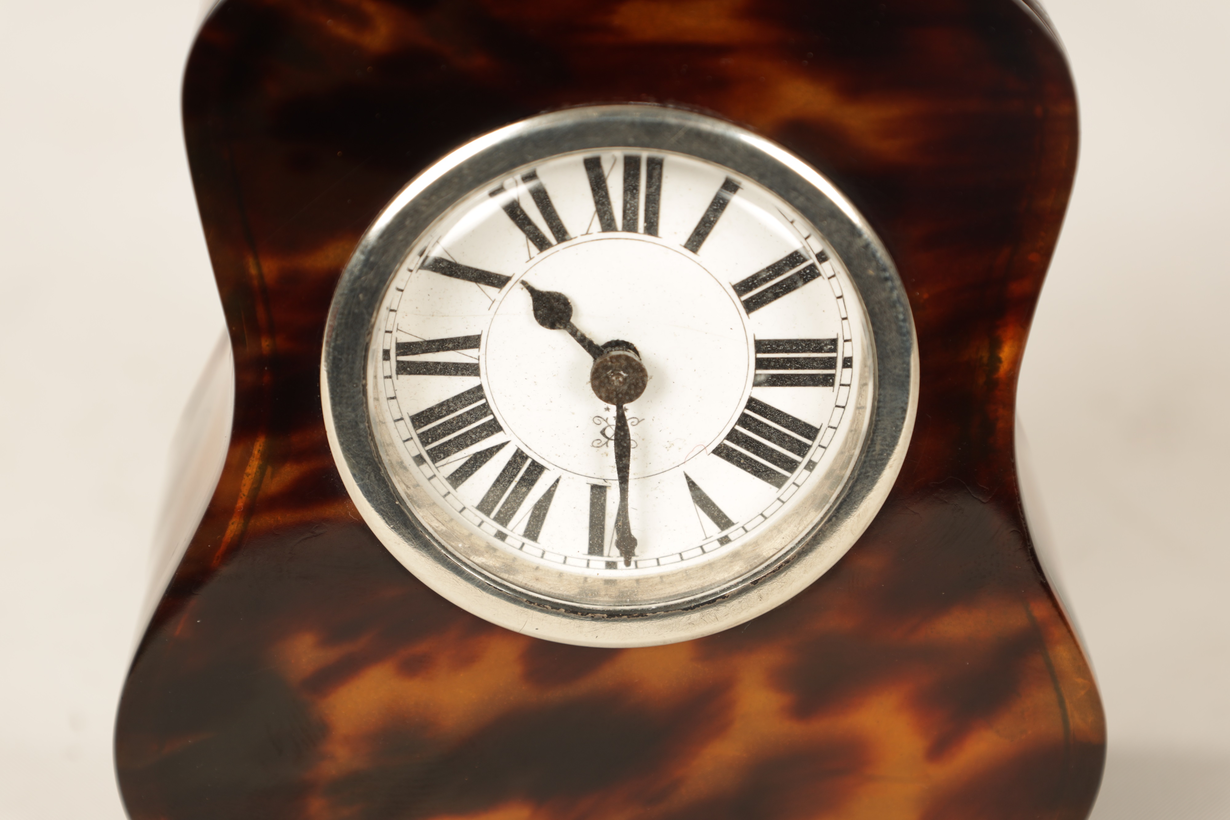 Lot 1003 - AN EDWARDIAN TORTOISESHELL BOUDOIR CLOCK