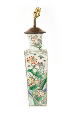 Lot 287 - AN EARLY 20TH CENTURY CHINESE FAMILLE VERTE TABLE LAMP