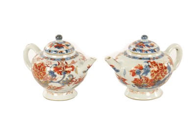 Lot 194 - A PAIR OF 18TH CENTURY CHINESE IMARI SMALL TEAPOTS