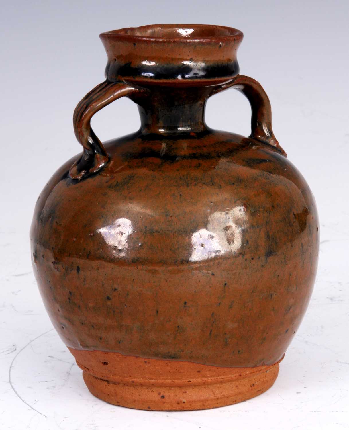 Lot 202 - A CHINESE SLIPWARE BROWN AND BLUE GLAZED