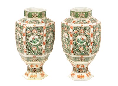 Lot 300 - A PAIR OF 19TH CENTURY CHINESE FAMILLE VERTE LANTERNS